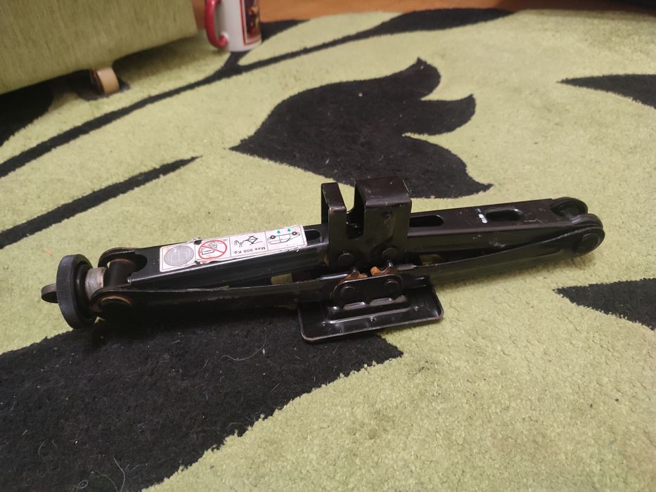 Домкраты Kia, Toyota, Nissan, Hyundai, Volkswagen, Mitsubishi, Audi