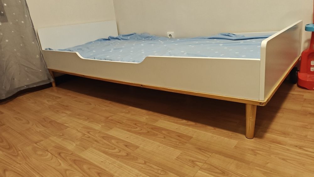 Cama de criança com colchão