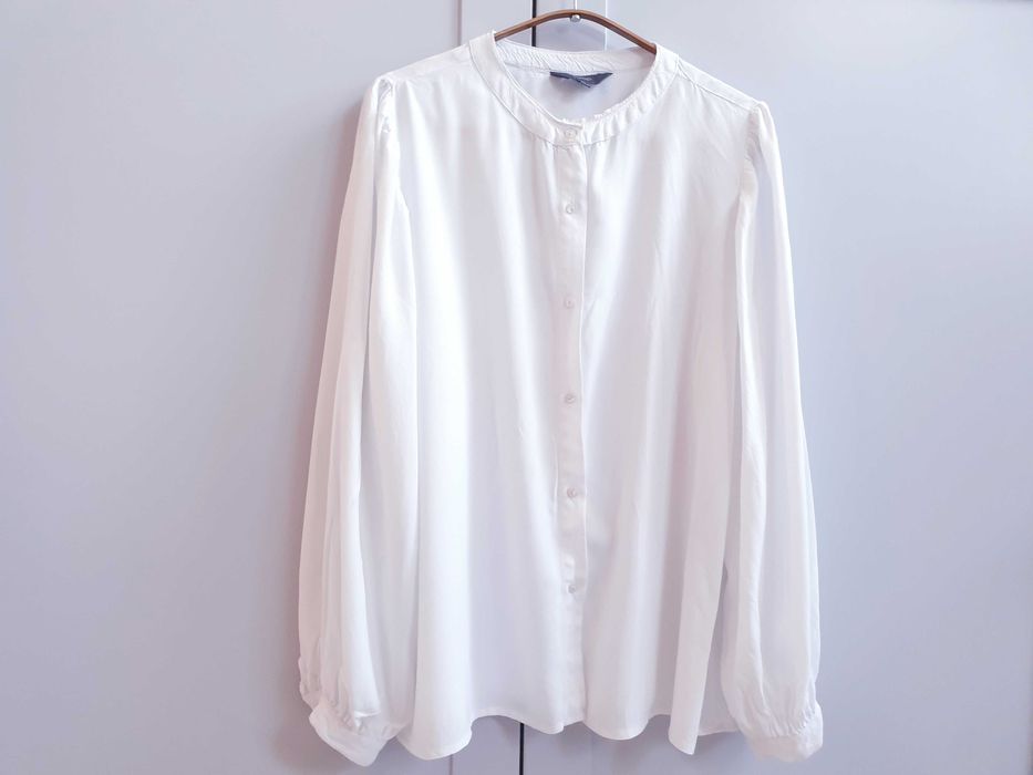 Biała kremowa koszula ze stójką Coop 44 z wiskozy balonowe rękawy