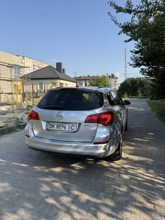 Продам Опель Астру 2013