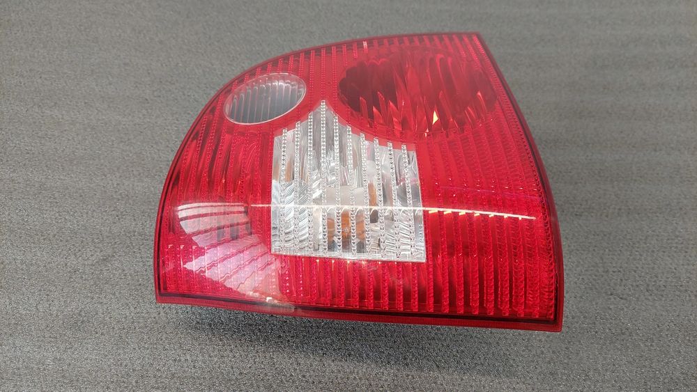 Farolim esquerdo VOLKSWAGEN Polo (9N)
