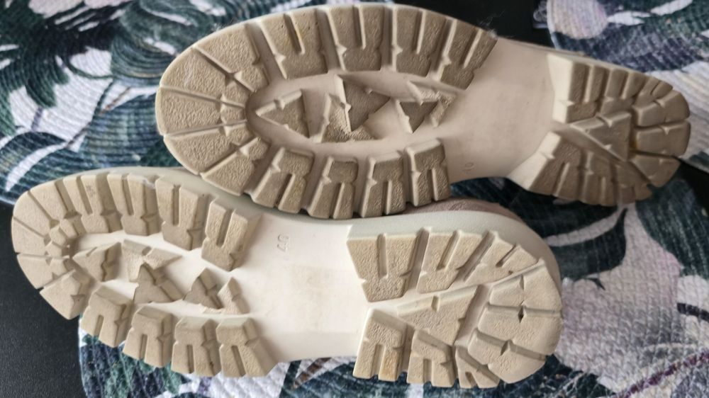 Półbuty mokasyny zamszowe beżowe