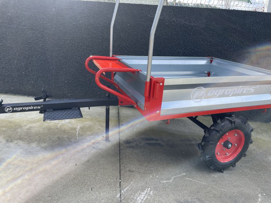 Atrelado motocultivador basculante