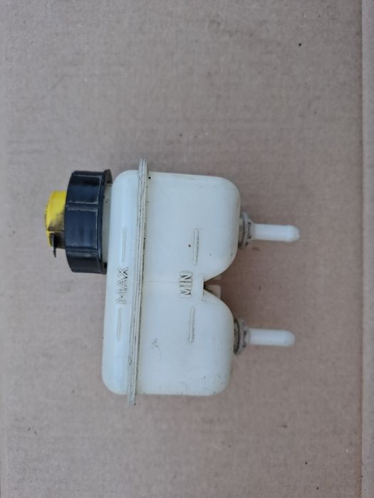 Zbiorniczek płynu hamulcowego zbiornik Fiat 126p Maluch