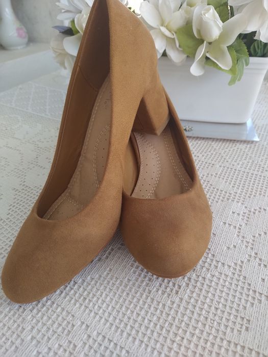 Sapatos camel elegantes e confortáveis - You and Me - Tamanho 37