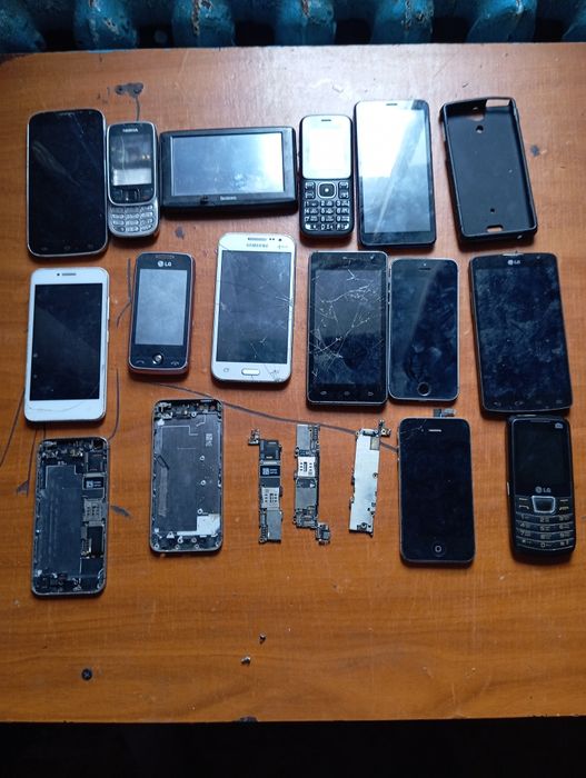 Продам телефони на запчасти ли востановления цена за все