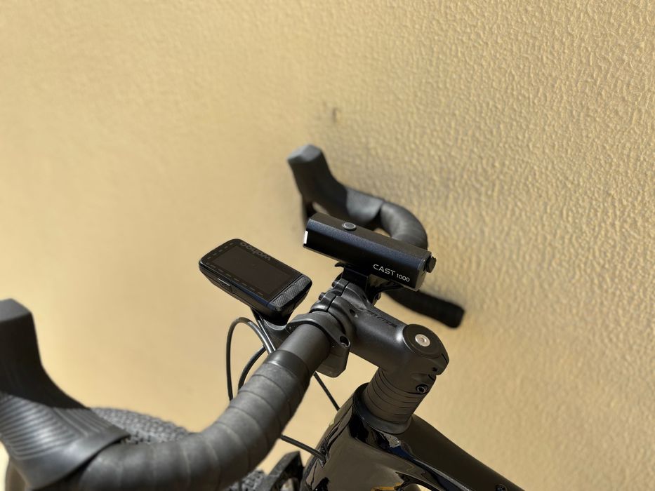 Gravel Bike Giant Revolt X Advanced Pro 2 + Luz Garmin