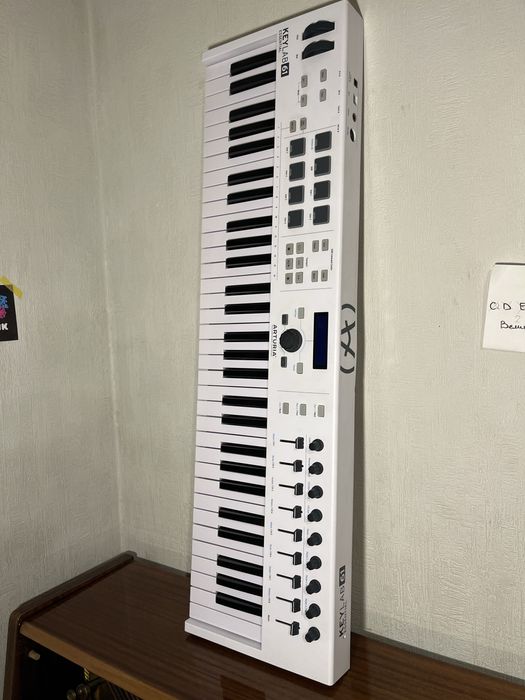 MIDI-клавіатура Arturia KeyLab Essential 61