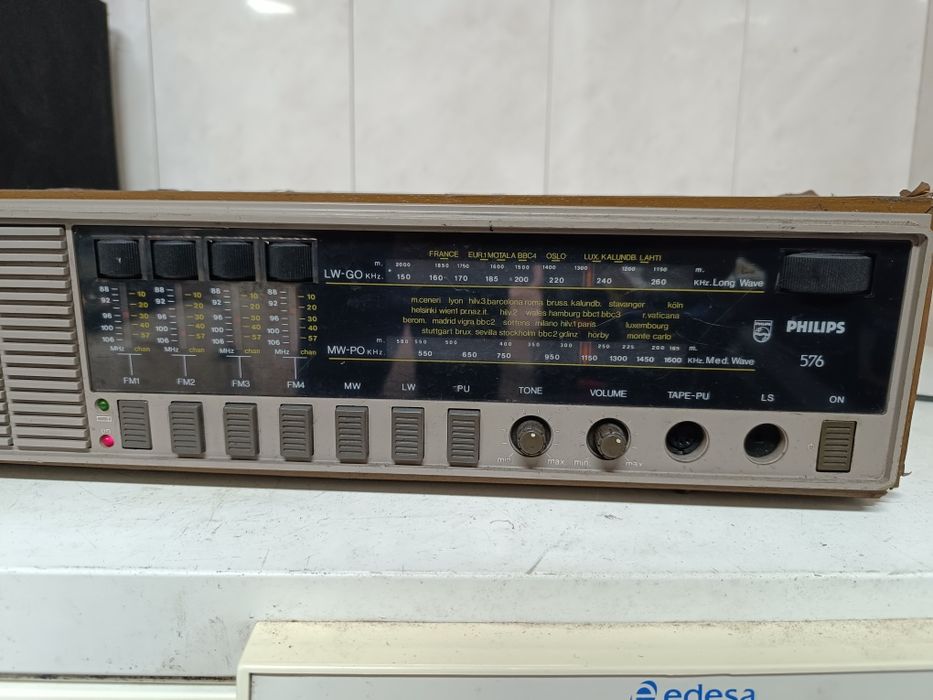 Rádio Philips antigo