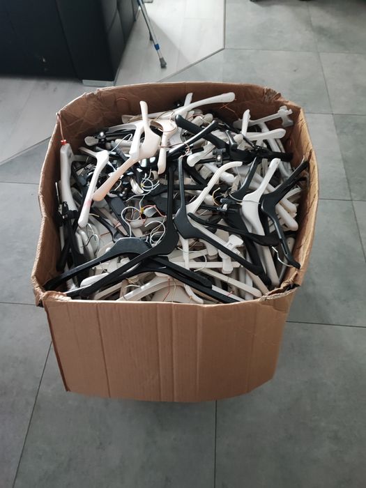 Wieszak do ubrania unisex