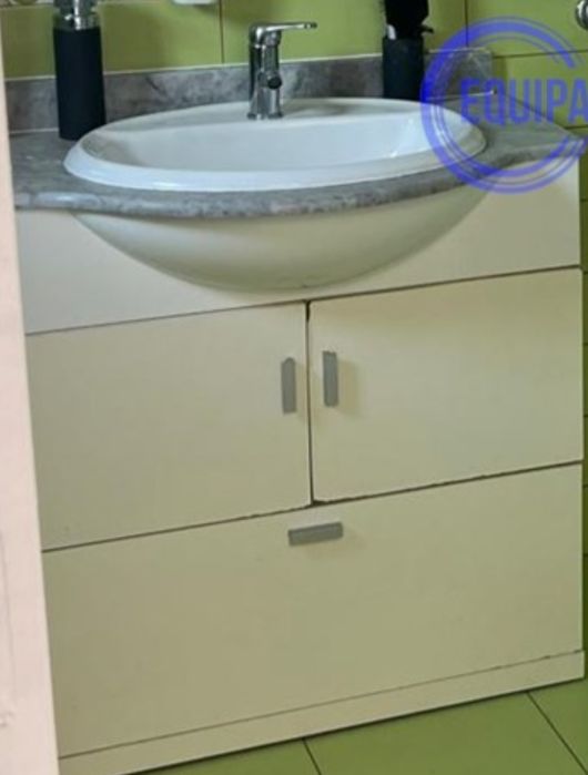 Móvel Casa de banho com lavatório + espelho + torneiras