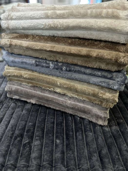 Пледи "шарпей" велюрові