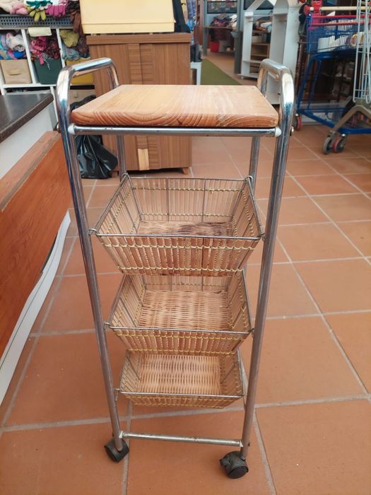 Carrinho de verga para cozinha