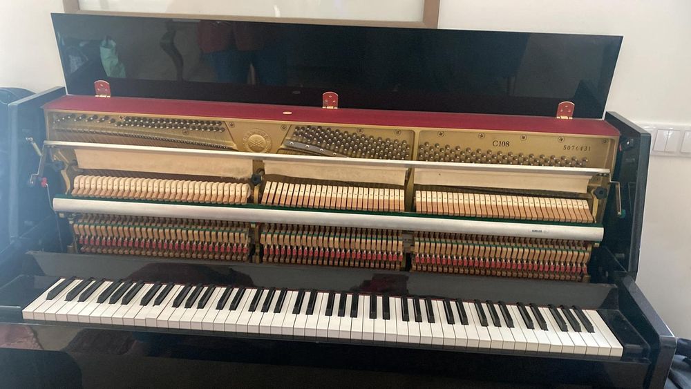 Piano vertical C108 yamaha