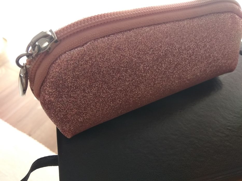 Estojo com brilhantes rosa para canetas ou óculos