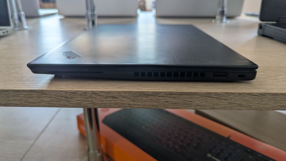 Lenovo ThinkPad T490s (14")