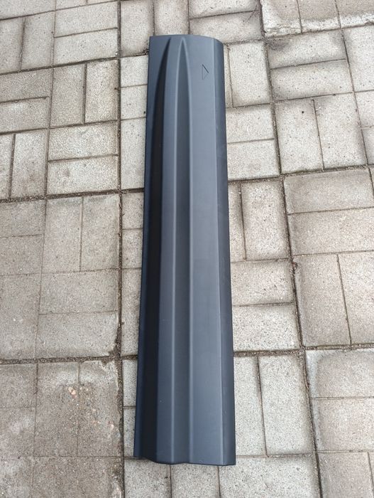 Продам наружний молдінг задньої правової двері Land Rover Freelander 2