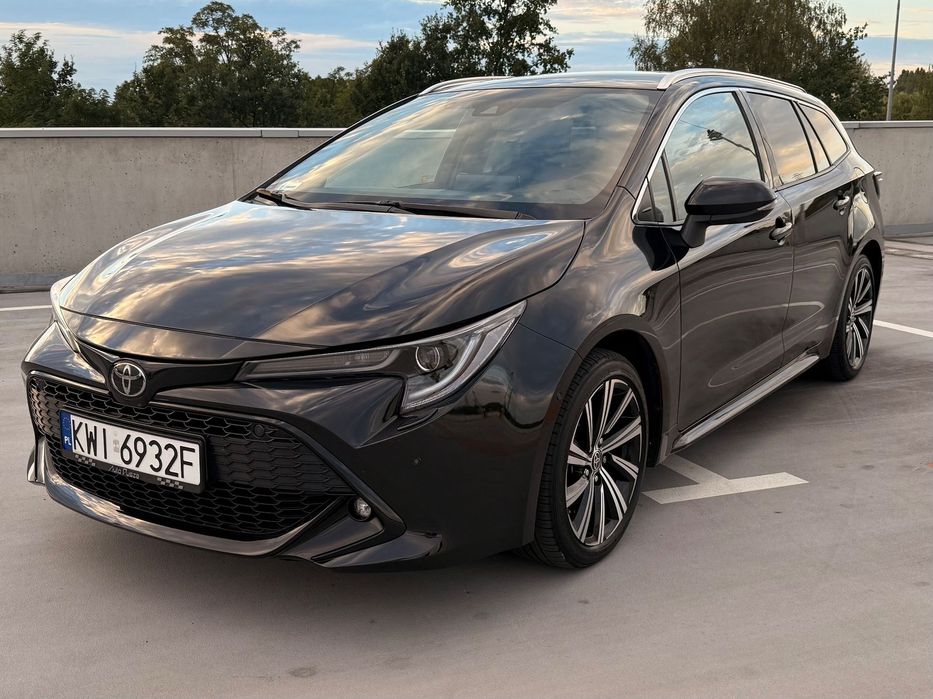 Toyota Corolla Salon Polska, hak, CarPlay, bogate wyposażenie