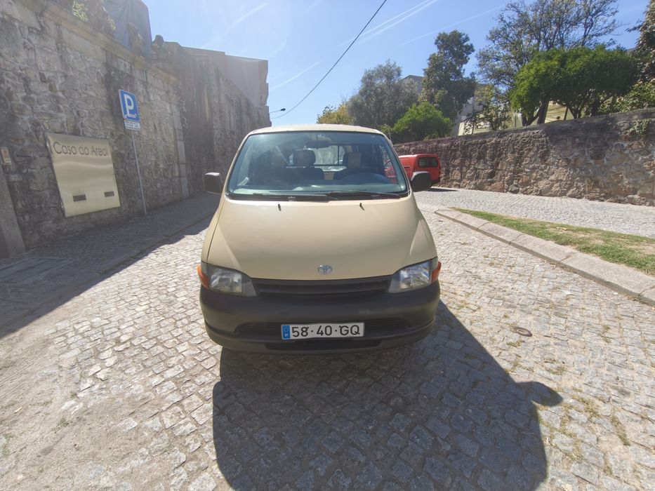Toyota Hiace 2.4 D / TD – Excelente Estado e Pronta a Trabalhar