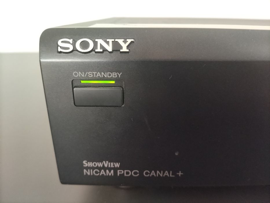 Leitor gravador de cassetes VHS da Sony, modelo SLV-E710