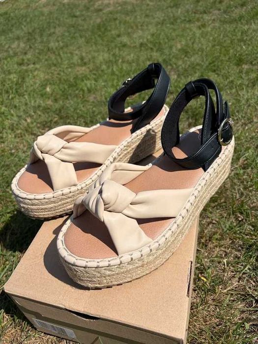 Sandały espadryle beżowe z plecioną jutową platformą