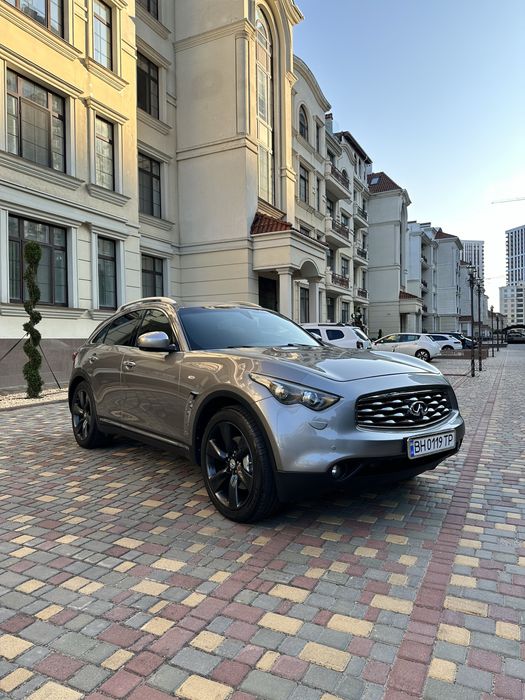 Infiniti FX30d S  максимальная комплектация 3л diesel