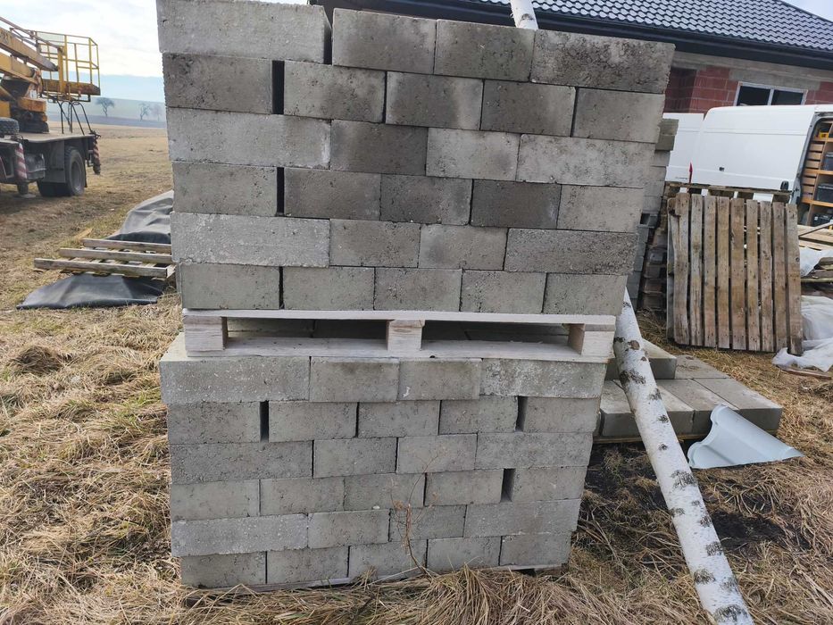 Sprzedam bloczki fundamentowe