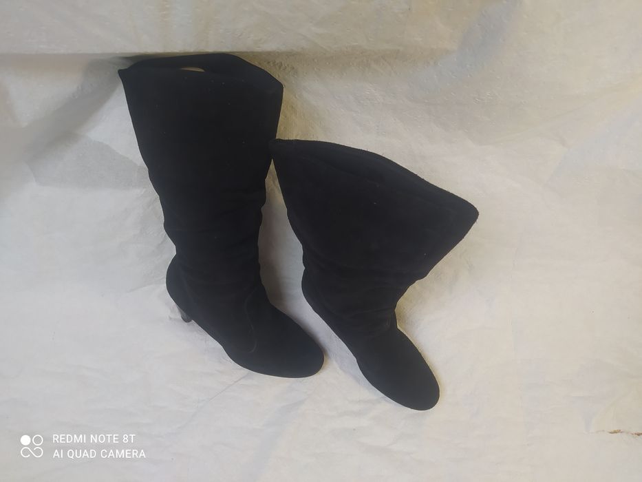 Взуття жіноче замшеве на каблуку,38р., висота - 41см.