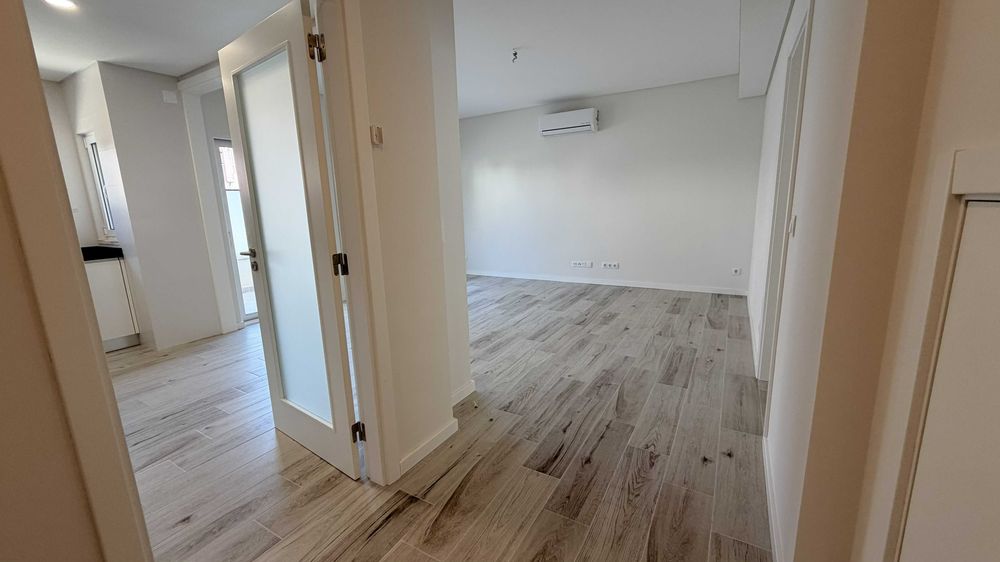 ARRENDA-SE T1 em Carcavelos (centro)