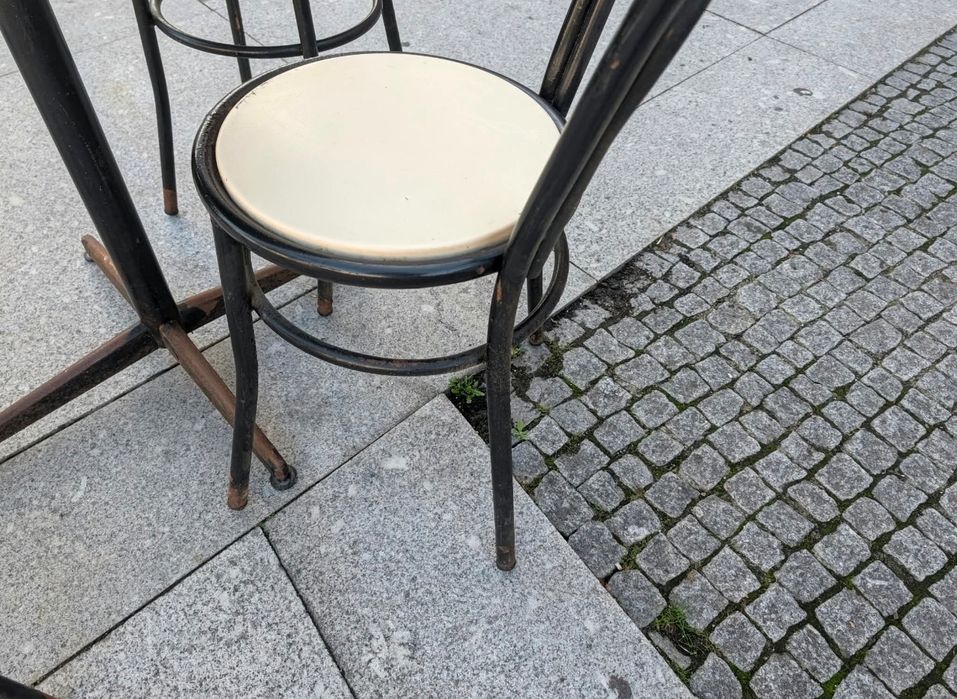 Conjunto de Mesa Redonda com 4 Cadeiras – Esplanada ou Jardim
