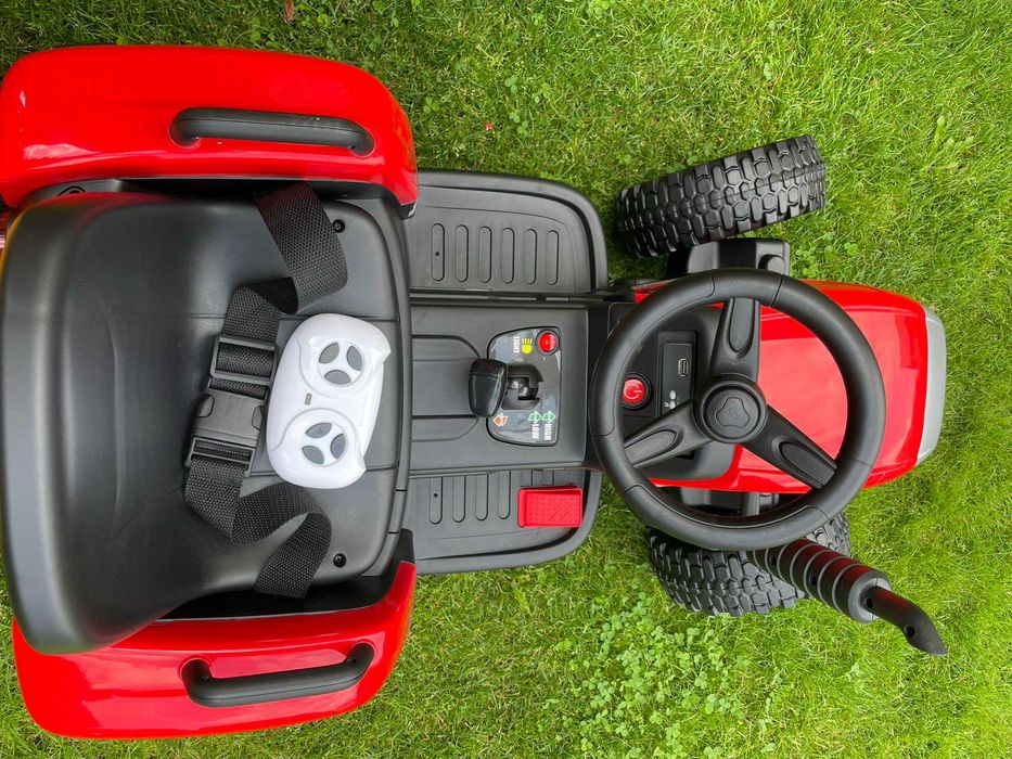 NOWY Traktor na akumulator z Przyczepką Pilot 12V ciągnik dla dzieci