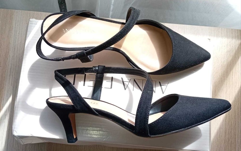 Czarne czółenka z paskiem rozmiar 38 Anna Field