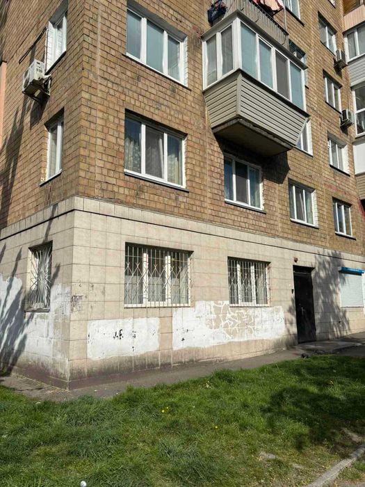 продам 2-х кімн. метро Васильківська, без комісіі