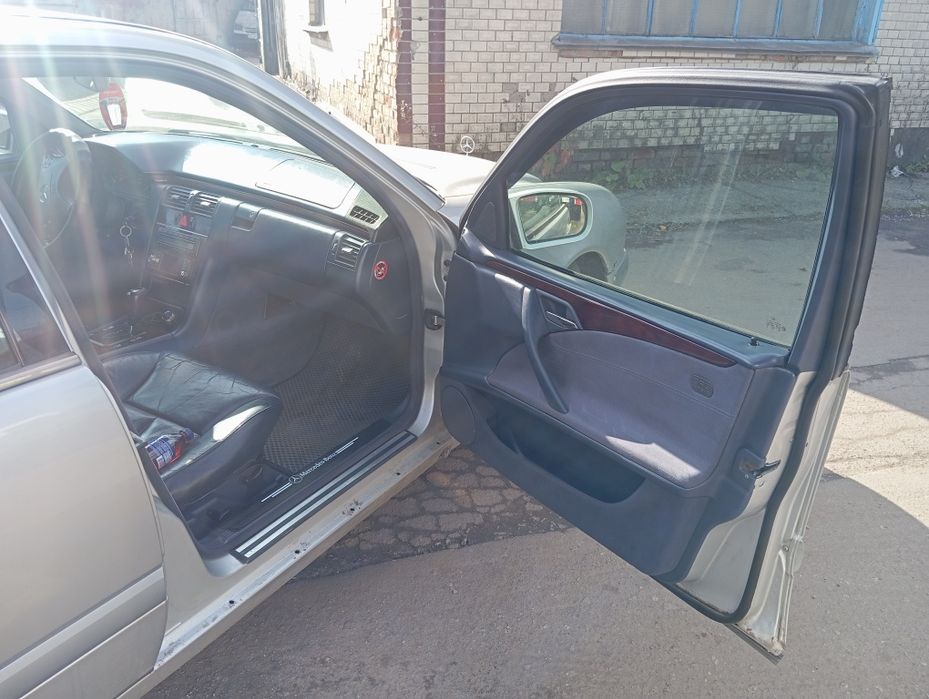 Мерседес Е клас 2001 року