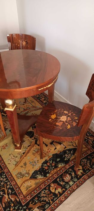 Conjunto mesas e cadeiras