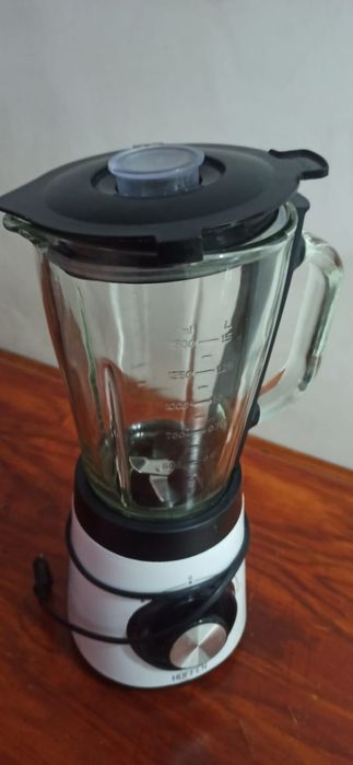 Liquidificador, máquina de donuts e máquina de fazer bolo