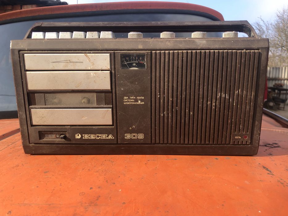 Продам Бабиный магнитофон и кассетный весна