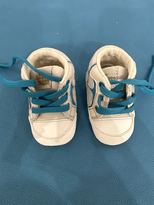 Sapatos bebe 17 GEOX novo em caix