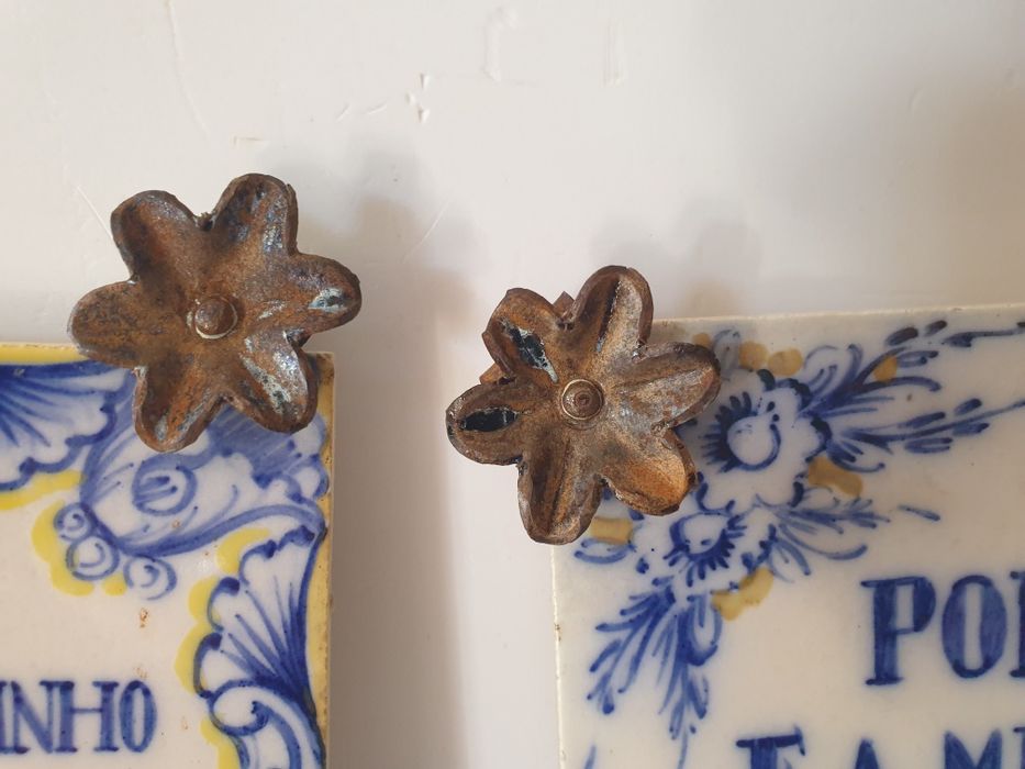 Lindos antigos azulejos falantes com armação em ferro
