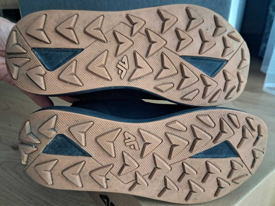 buty chłopięce zimowe 4F DCX-22 r. 37