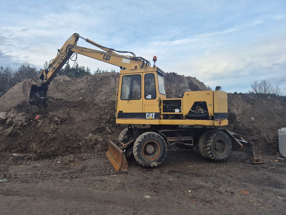 CAT 212 koparka kołowa obrotowa