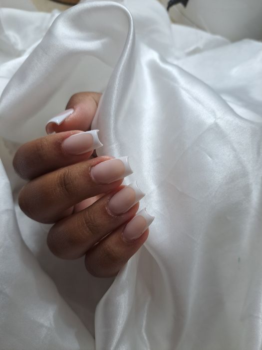 Unhas de gelinho pestanas e depilacao a laser.