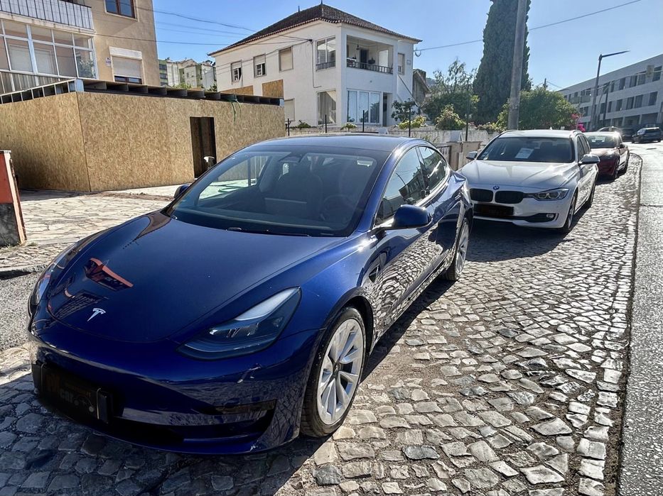 Tesla Model 3 –  2023 -  33700 km