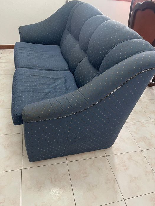 DOAÇÃO - Sofá de 2 Lugares em Bom Estado
