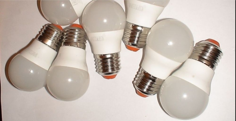 Лампа світодіодна 5 В до 2  Вольт світить для авар.освітлення