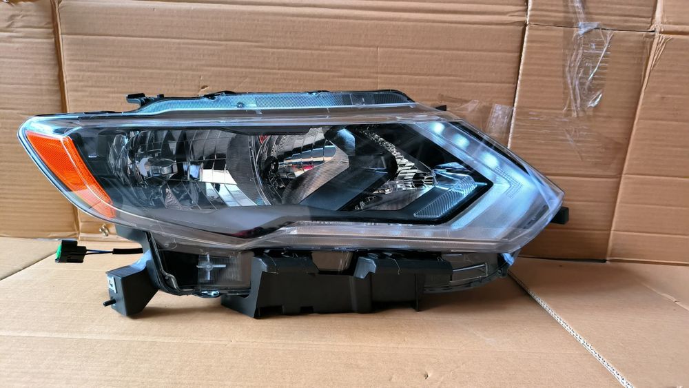 Фари фара на Nissan Rogue T32 2017 2018 2019