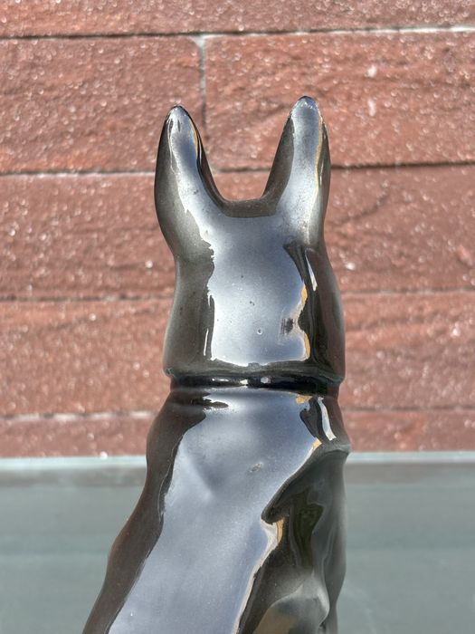 Figurka Psa(wysokiej klasy porcelana)wys 18 cm