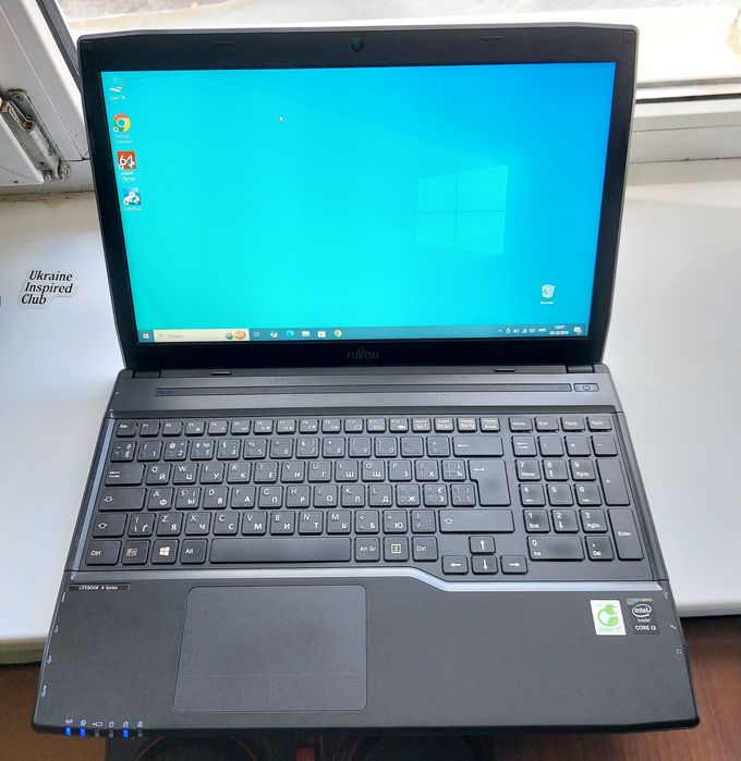 Ноутбук Fujitsu 15.6/i3 4gen/8gb/ssd/акб жива