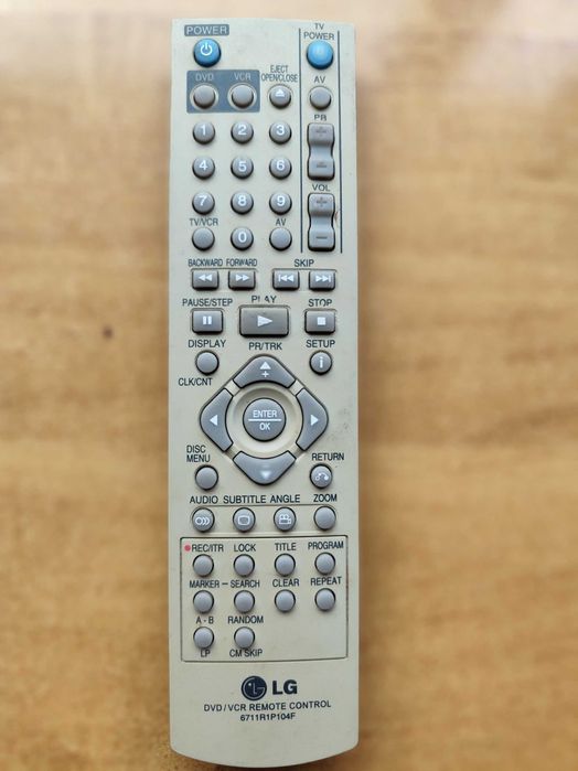 Nagrywarka combo DVD VHS LG RC185. Pilot.