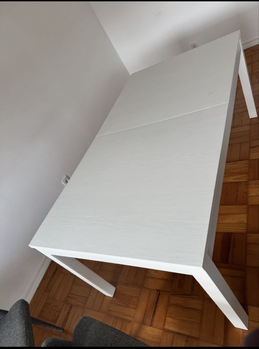 Mesa branca retangular extensivel